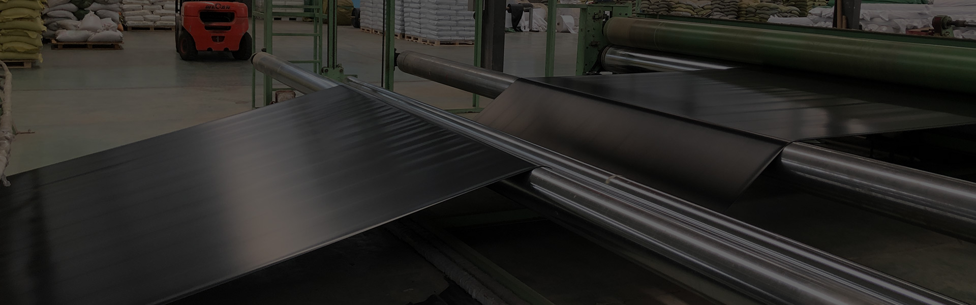 土工格柵可以鋪在淤泥處嗎?