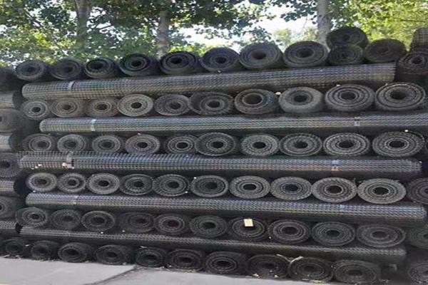 土工格柵鋪設(shè)搭接以及邊緣處應(yīng)該怎么壓腳固定呢？  第3張