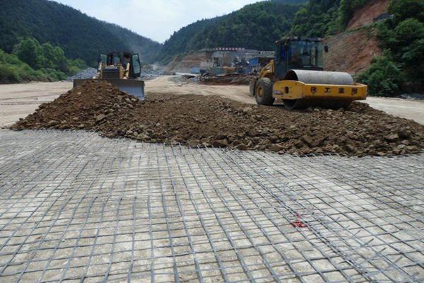 在高速公路修建時鋪設鋼塑土工格柵能起到什么作用呢？  第3張