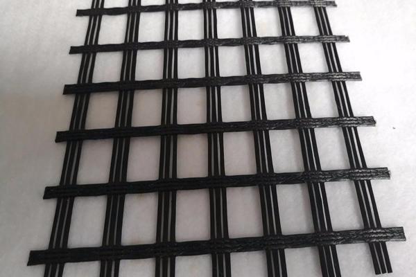 土工格柵在鋪設(shè)時(shí)搭接邊緣處應(yīng)該怎么壓腳固定呢？  第3張