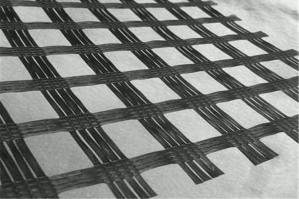 土工格柵與鋼筋哪個更牢固?鋪設究竟要選哪個?  第1張